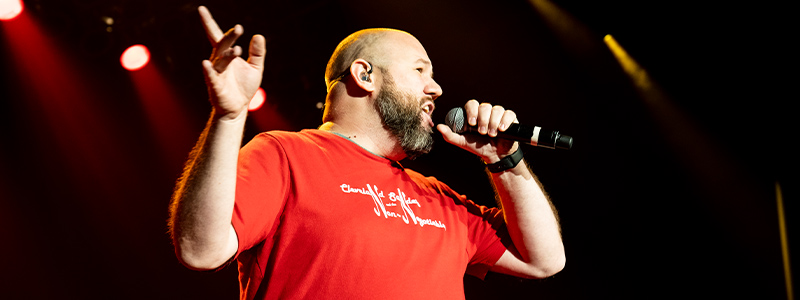 Cleveland Sanders singing